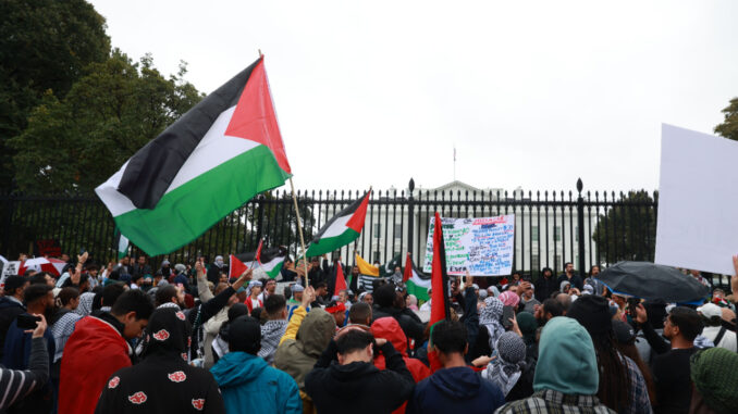 Palestinian Mobs Attack White House!